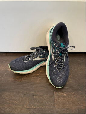 Women's Brooks Ghost 11 Running Sneakers Navy Blue size 10.5
